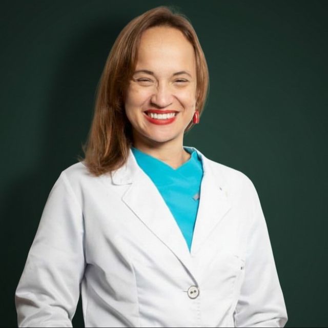 Gianna Reyes, Dentista Badajoz