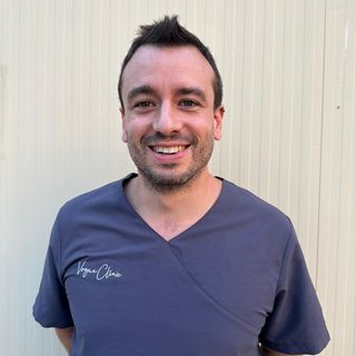 Acercar imagen: Hector Pérez Novales, Médico estético Estepona