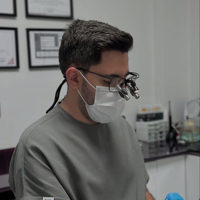 Emirhan Bütün, Diş Hekimi İstanbul