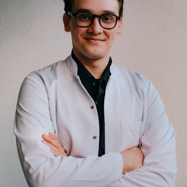 Dawid Dereń, lekarz wykonujący zabiegi medycyny estetycznej Warszawa