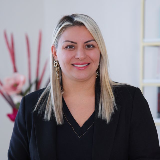 Ebru Özkurt Topçu, Psikoloji Adana