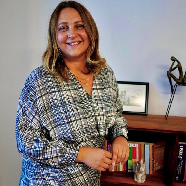 Gizem İskender, Psikiyatri İzmir