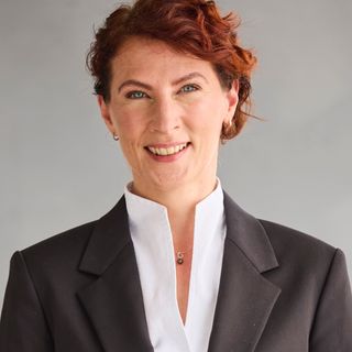 Bild vergrößern: Maria Wiedner, Plastischer & Ästhetischer Chirurg Bergisch Gladbach