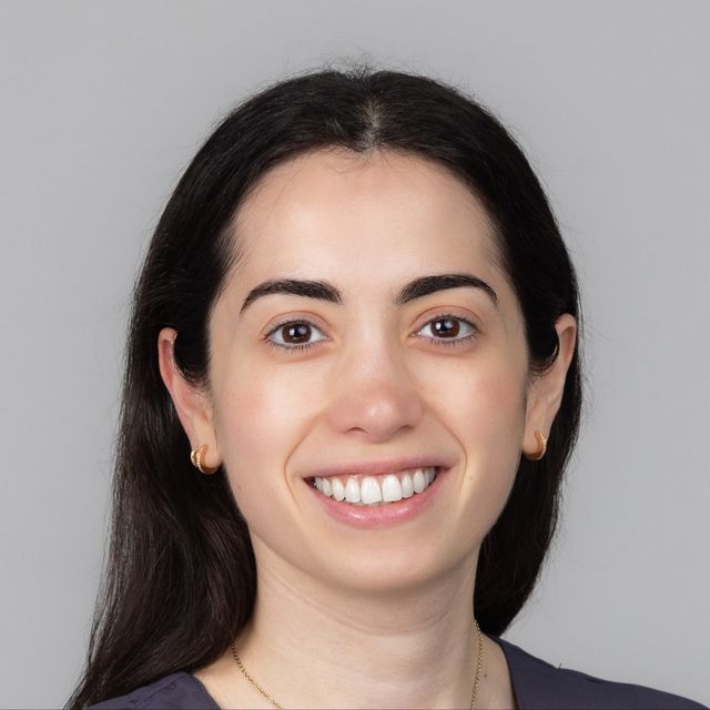 Lory Abrahamian, Dentista Barcelona