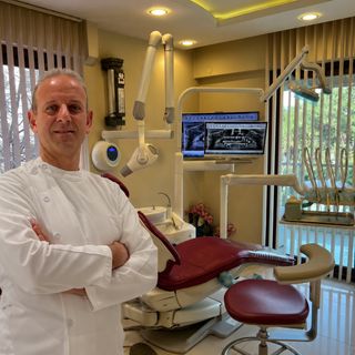 Hakan Azap, Diş Hekimi Hatay