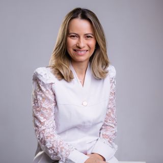 Ampliar imagem: Alini Cunha, Ginecologista Lisboa