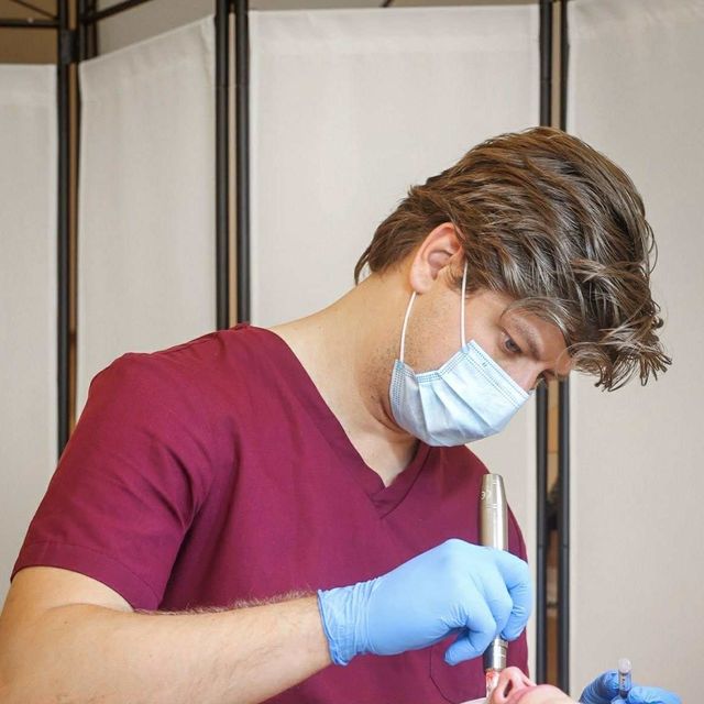 Nikodem Adamczyk, stomatolog Łódź