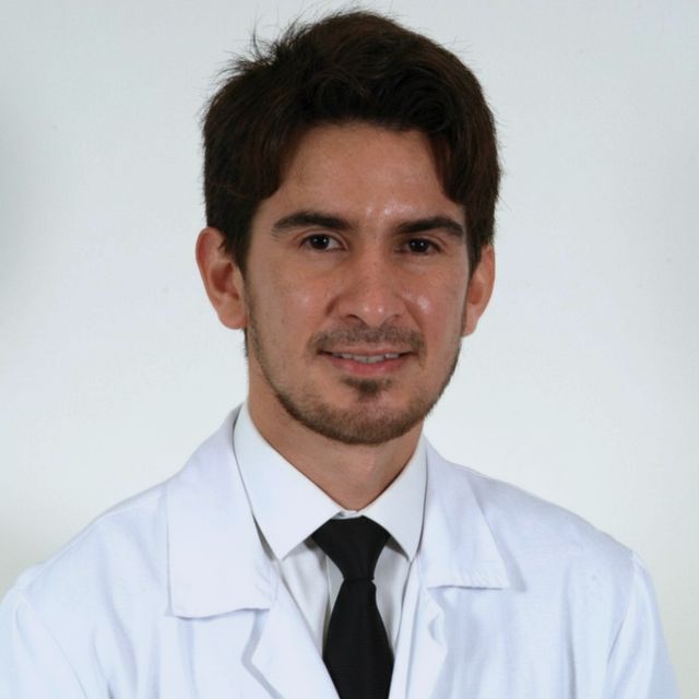 Cristian Leonardo Ortiz Alonso, Neurocirujano Oviedo
