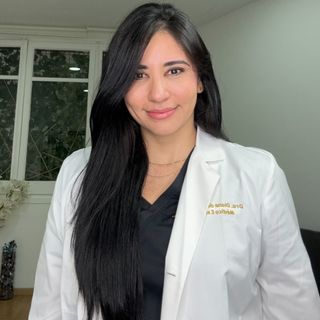 Acercar imagen: Diana del Castillo del Aguila, Médico estético Barcelona