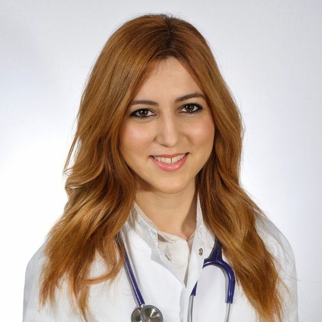 Yasmina Cruz Urdaneta, Médico general Barcelona