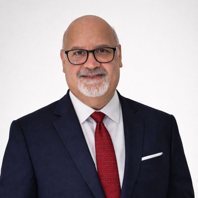 Kadir Arat, Diş Hekimi Akhisar