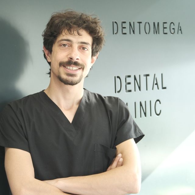 Olgun Macit, Diş Hekimi Bayraklı