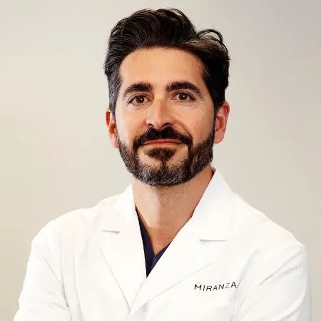 Héctor Morales Portillo, Oftalmólogo Fuengirola