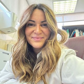 Acercar imagen: Nur de Victoria Masbout Requena, Médico estético Valencia