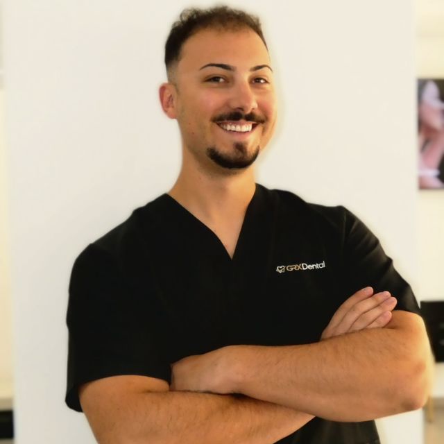 Roberto  Castro Muñoz, Dentista Granada