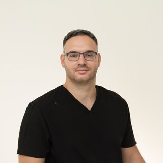 Powiększ obraz: Oskar Dyba, urolog Kraków