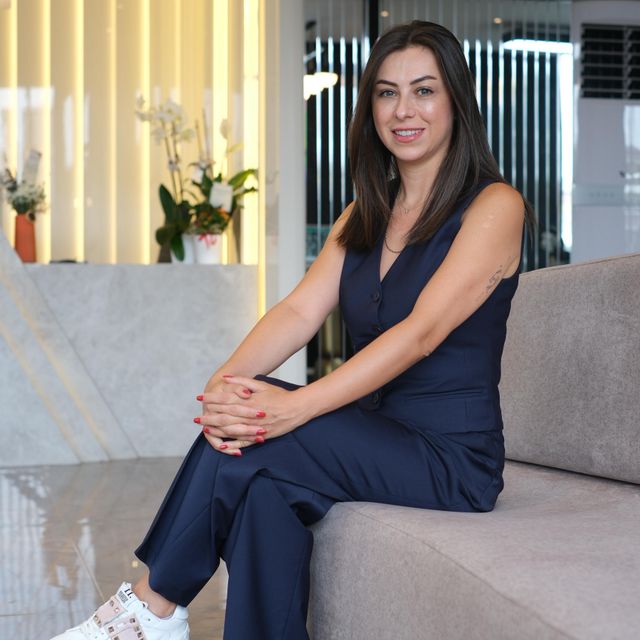 Songül Sıcak, Diş Hekimi Adana