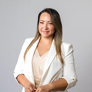 Acercar imagen: Olga Rosa Mustone Paz, Médico estético Valencia
