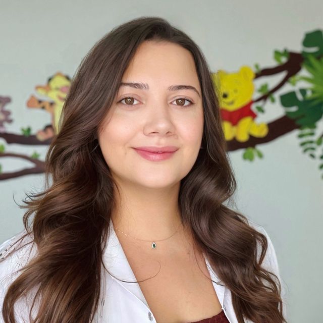 Nazlı Sevilmiş, Diş Hekimi İzmir