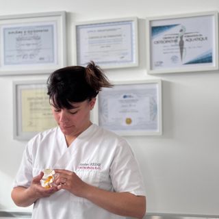 Ampliar imagem: Ambre Reine, Osteopata Apúlia