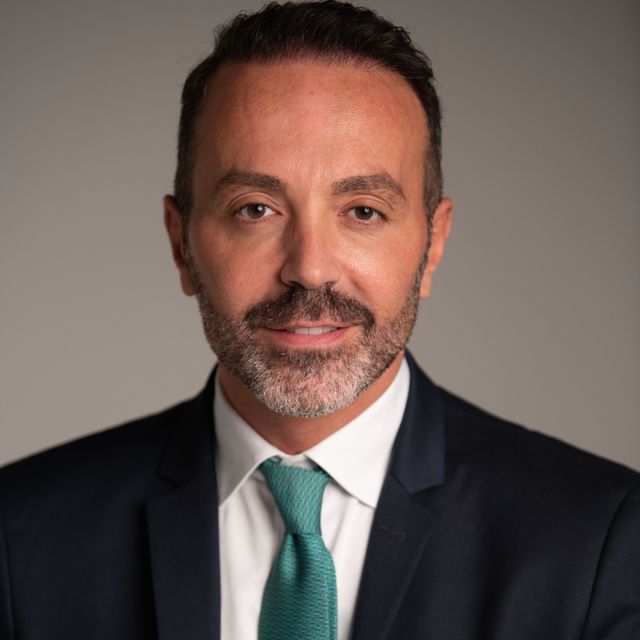 Erminio Mastroluca, chirurgo plastico Roma