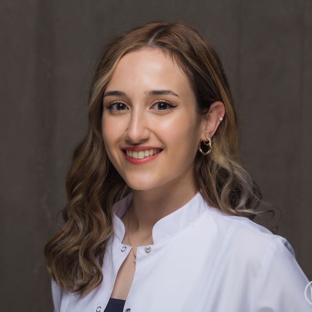 Elifnaz Oduncu, Diş Hekimi Ankara