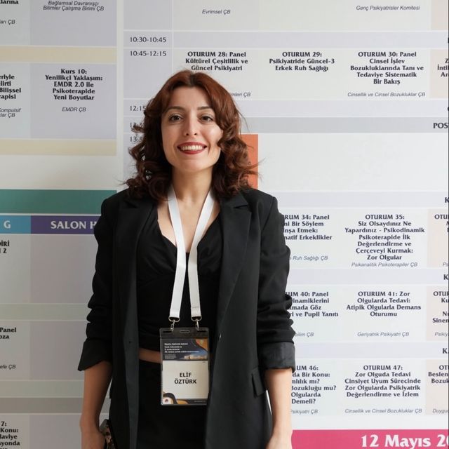 Elif Öztürk, Psikiyatri İstanbul