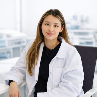 Aruzhan Nugumanova, dermatolog Praha