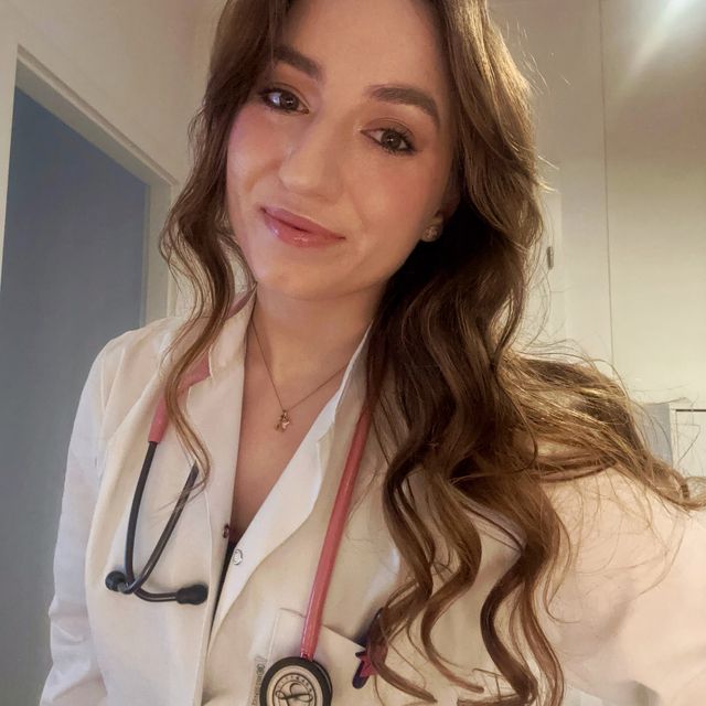 Karolina Kazimierska, lekarz wykonujący zabiegi medycyny estetycznej Warszawa