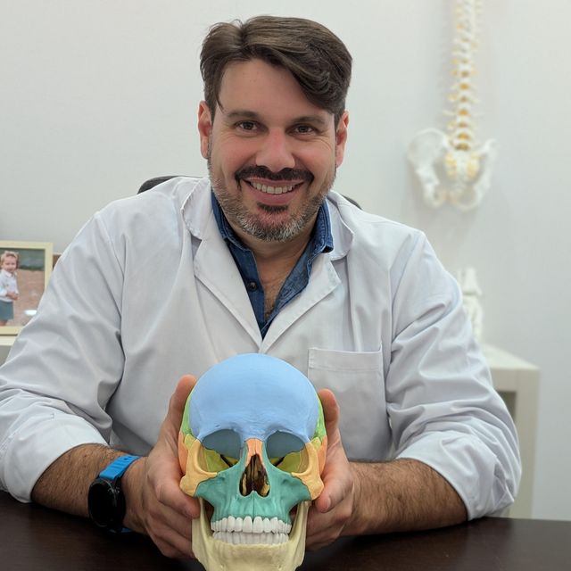 Alexandre Constantino, Fisioterapeuta 
