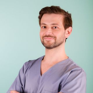 Powiększ obraz: Maciej Bochenek, kardiochirurg Wrocław