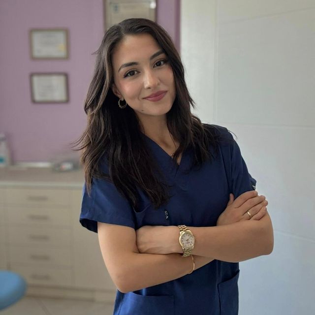 Zeynep Helli Taşçı, Diş Hekimi İstanbul