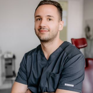 Powiększ obraz: Robert  Gadomski , stomatolog Mielec