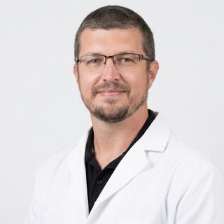 Andrew John Vicens Morton, Urólogo Molins de Rei