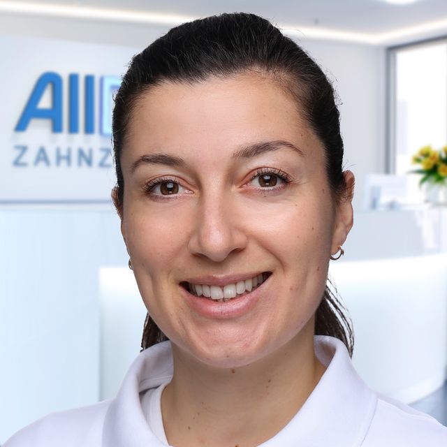 Johanna Frangis Nikfarjam, Zahnarzt Wiesbaden