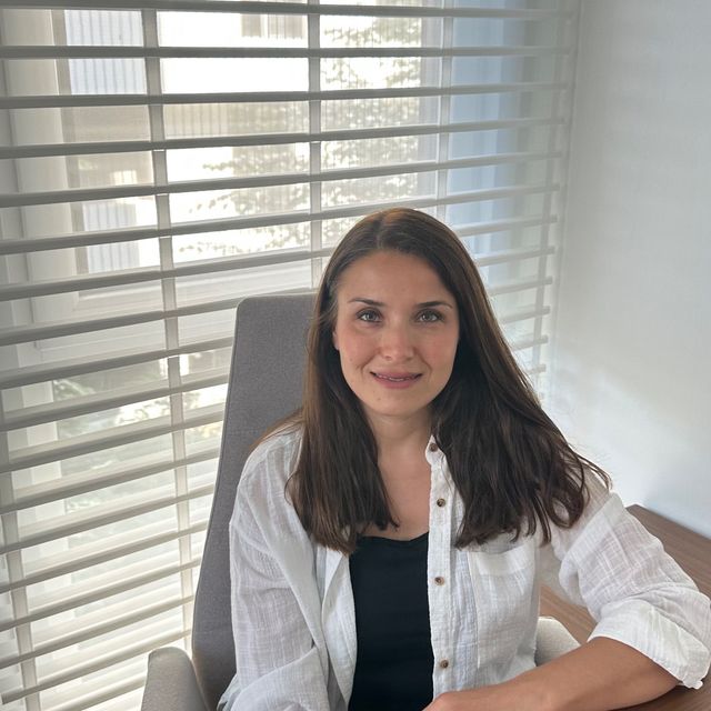 Emine Reyhan Yazar, Psikiyatri Kadıköy