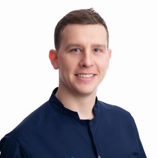 Powiększ obraz: Mateusz Jeka, chirurg stomatologiczny Namysłów