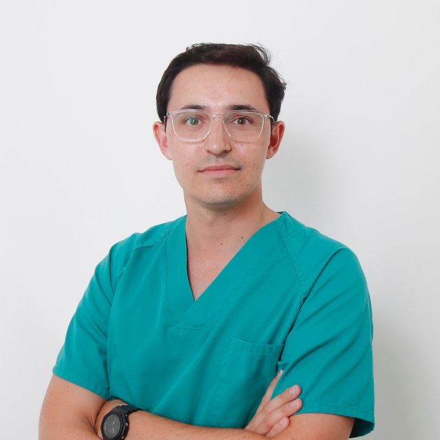 Alberto Ruiz Cases, Cirujano plástico Valencia