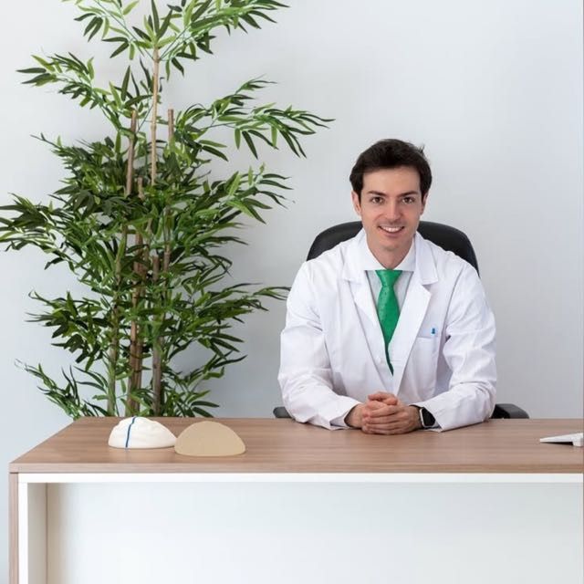 Javier Cuevas, Cirujano plástico Zaragoza