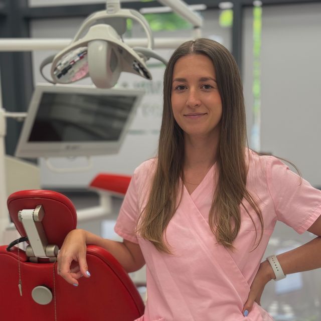 Nicole Markiewicz, higienistka/higienista stomatologiczny Warszawa