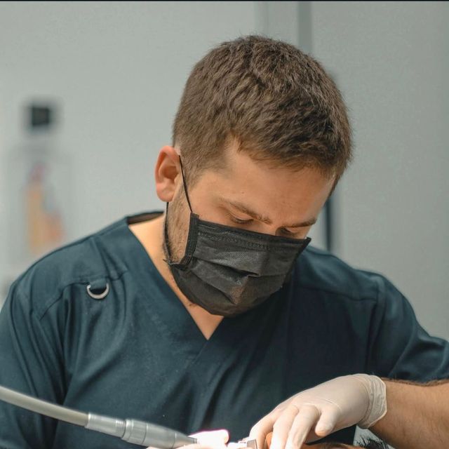 Özgür Özbağcı, Diş Hekimi Bucak