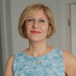 Esin Başer, Göz Hastalıkları İzmir