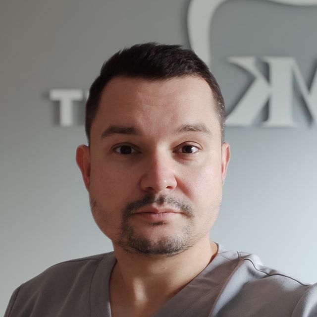 Mateusz Zawal, stomatolog Żyrardów