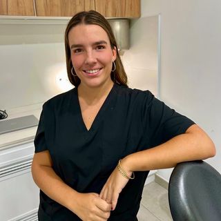 Acercar imagen: Ana Rodriguez Villalonga, Dentista Sevilla