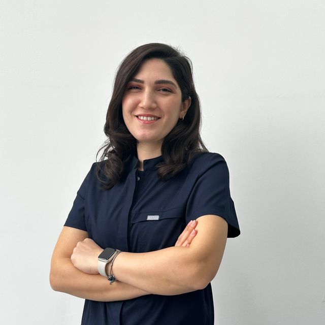 Buket Korkmaz Yaprak, Diş Hekimi Mersin