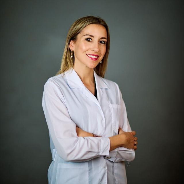 Ana Olivares Loro, Médico estético Lebrija