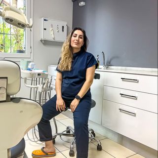 Ayşe Yenice, Diş Hekimi İzmir
