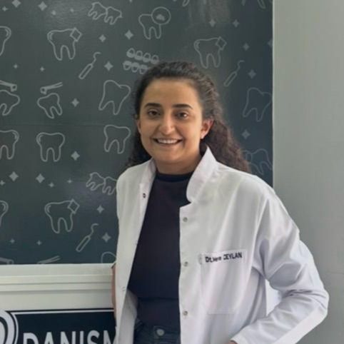 Merve Ceylan, Diş Hekimi Akdeniz
