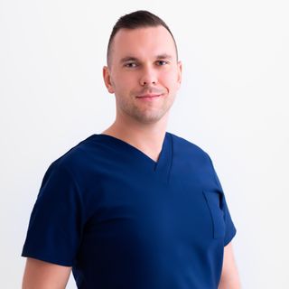 Powiększ obraz: Bartłomiej Sandomierski, stomatolog Marki