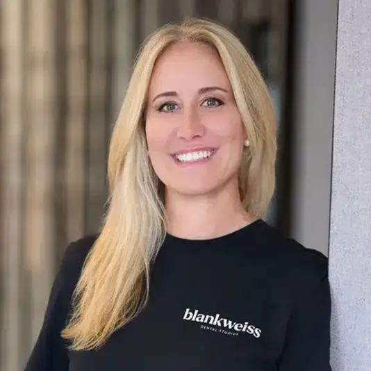 Carina Eiserfey, Zahnarzt Frechen